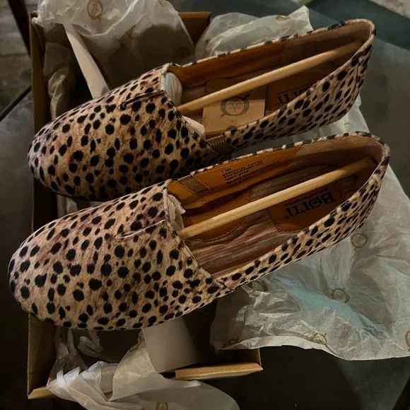 Born Leopard Print Women's Flats - Picture 2 of 6